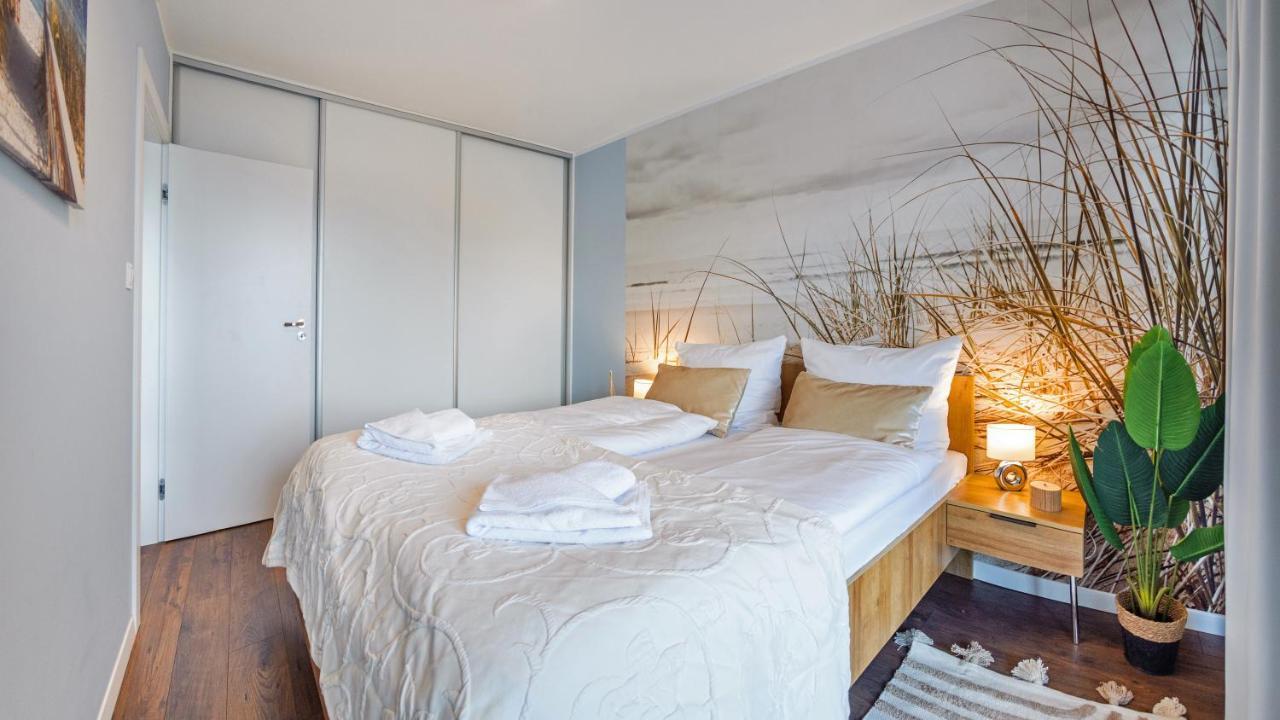 Apartament Blekitna Laguna Z Basenem - Ul Kasprowicza 20A - Holiday City Kołobrzeg Exteriör bild